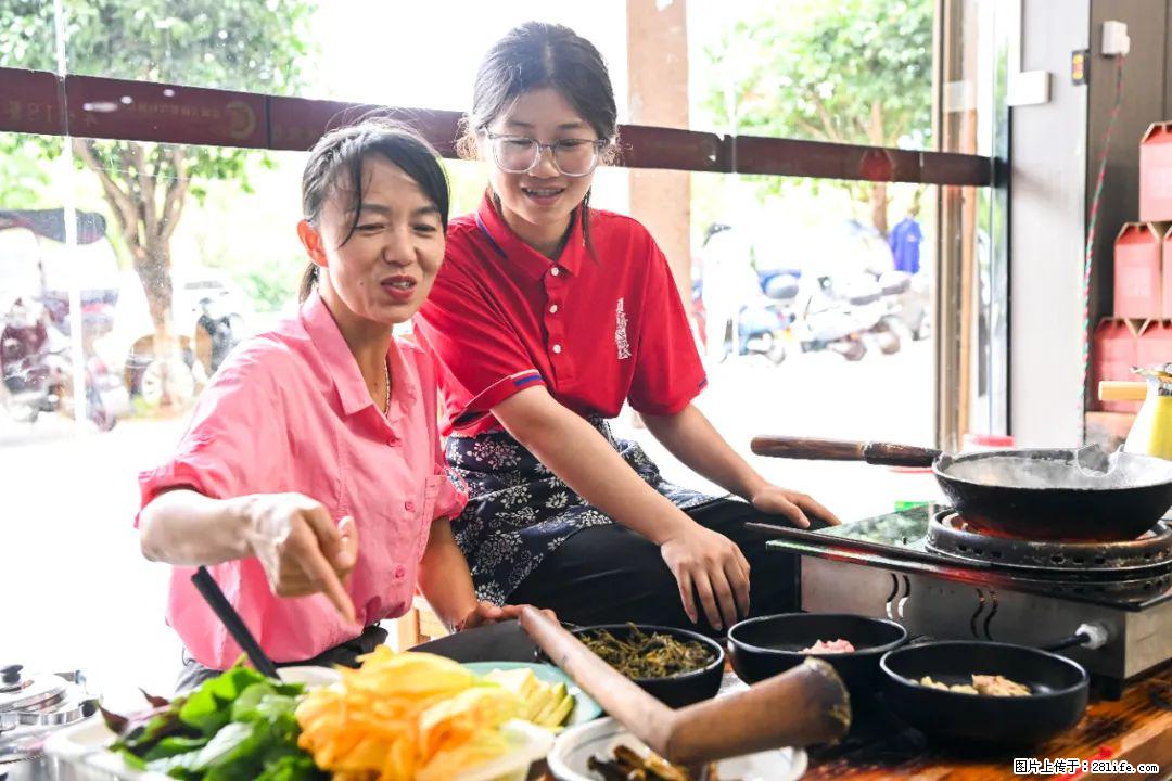 全网追的“扁担女孩”，找了一份暑假工，时薪12元 - 开封生活资讯 - 开封28生活网 kaifeng.28life.net